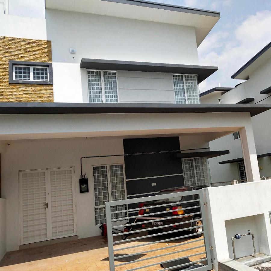 Sea Lion Kuala Selangor Semi-Detached Homestay Exterior foto